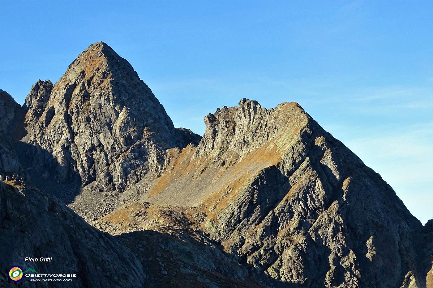 39 Zoom sul Pizzo di Trona (2510 m).JPG -                                